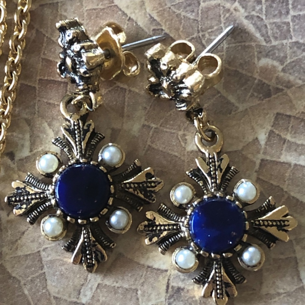 Vintage AVON Necklace and Earrings Viennese Collection - Picture 2 of 4